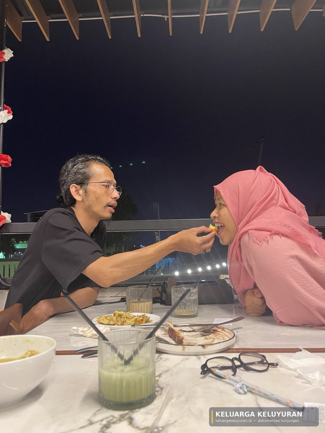 Bukit Senja Cimahi: Ngopi dan Makan Malam Penutup Keluyuran